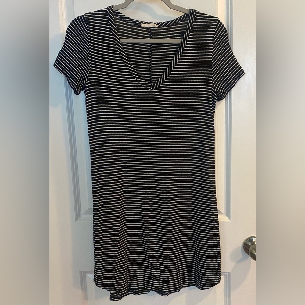 Olivia Rae Maxi T-shirt Dress Size S Black W/White Stripes V-neck